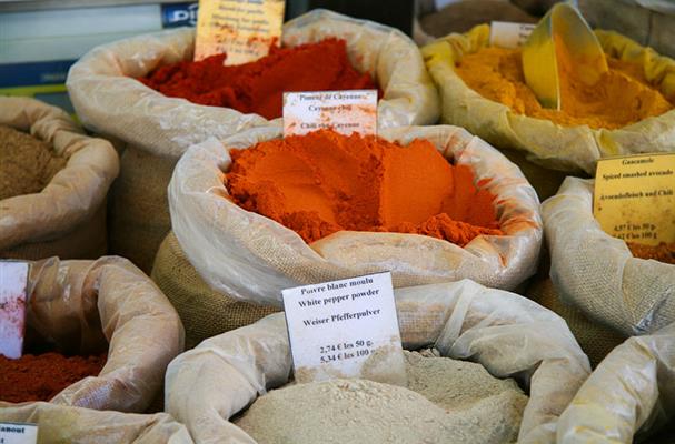 Épices au marché d'Apt
