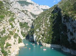 Eau bleue dans les Gorges du Verdon