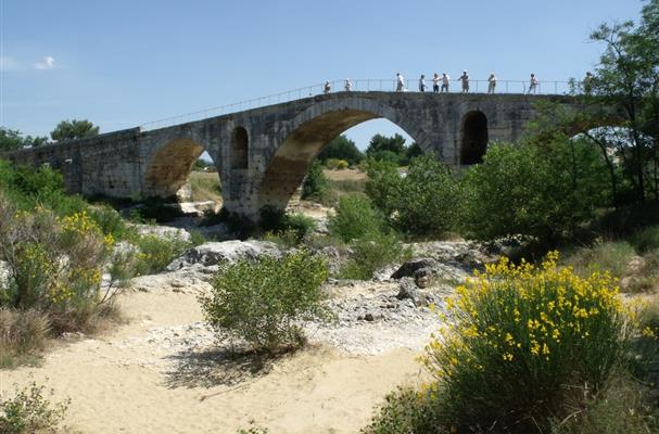 Pont Julien