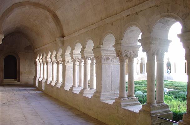 Abbaye de Senanques - vue du cloître
