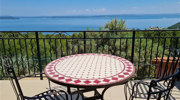 appart'hotel residence vacances la provence appartement vue panoramique sur la mer, Etang de berre, cote bleue, fos sur mer, istres, martigues, port saint louis, miramas, marignane, port de bouc, port de Marseille, marseille aeroport, aix en provence