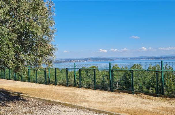 Appart'hotel residence Vacances la provence, residence de tourisme la provence avec vue mer et piscine pour les vacances et les déplacements professionnel proche de saint mitre les remparts, fos sur mer, istres, martigues, miramas, Marignane
