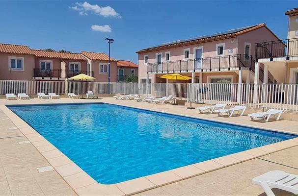 residence vacances la provence avec piscine proche mer, plage, etang de berre, bouches du rhone, cote bleue, bord de mer, proche cassis, marseille, carro, plage du verdon, plage fos sur mer, location vacances avec piscine proche mer plage cote bleue