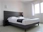 appartement avec 1 chambre et armoire